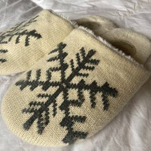 GAP Holiday Snowflake Slippers